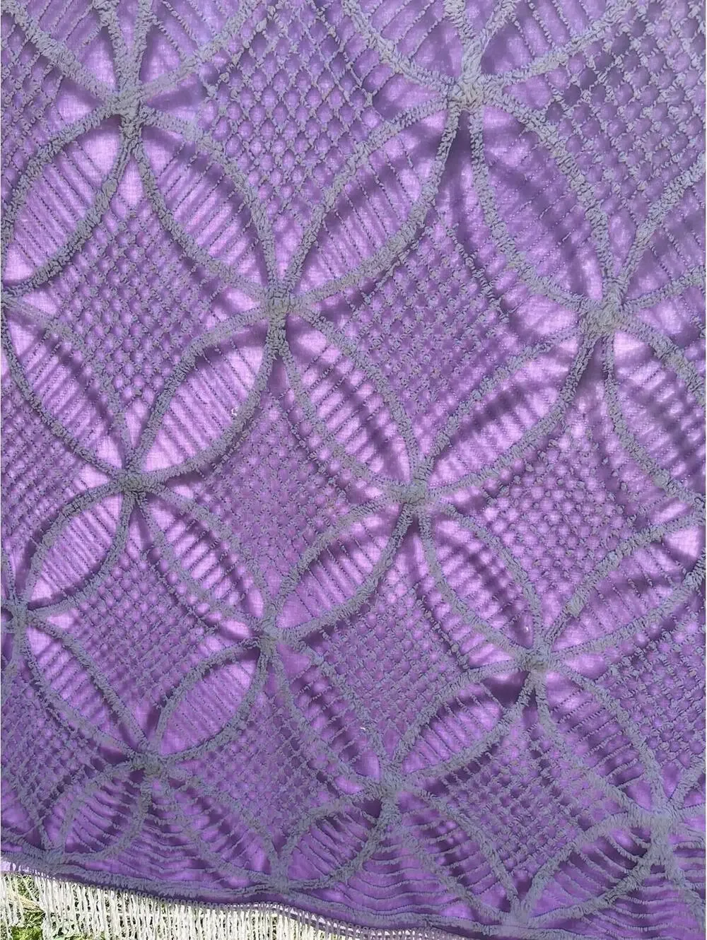 VINTAGE PURPLE/WHITE CHENILLE BEDSPREAD-COTTON WITH FRINGE DOUBLE-CIRCLES WAFFLE